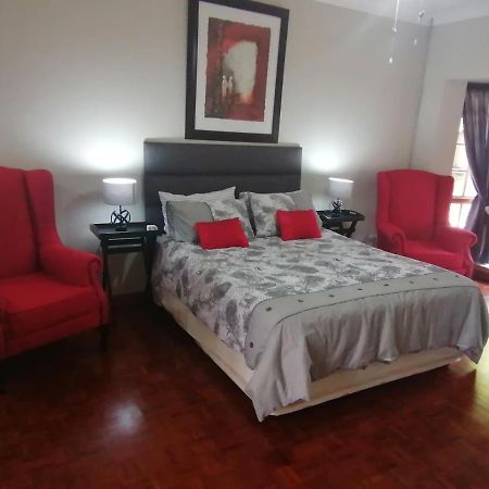 Joy On Joyce Hotel Alberton Buitenkant foto